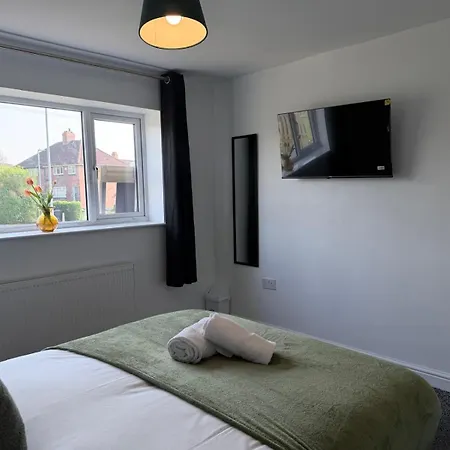 Stunning Near Shopping And Centres * Leeds (West Yorkshire)