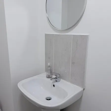 Stunning Near Shopping And Centres Homestay