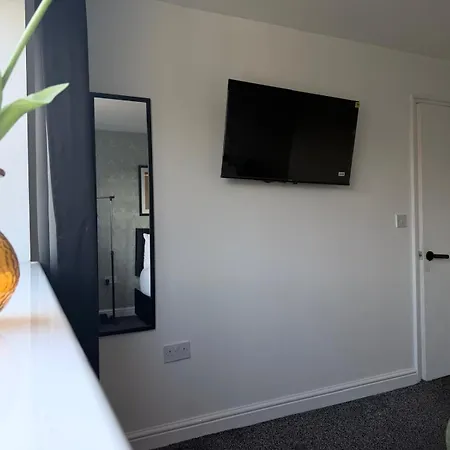 Stunning Near Shopping And Centres * Leeds (West Yorkshire)