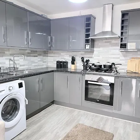 Stunning Near Shopping And Centres Leeds (West Yorkshire)