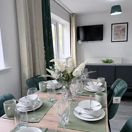 Stunning Near Shopping And Centres Homestay