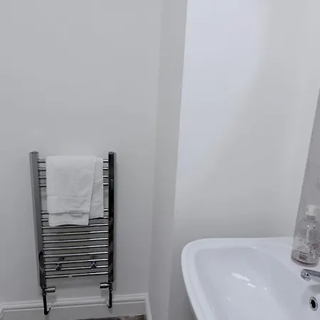 Stunning Near Shopping And Centres Leeds (West Yorkshire)