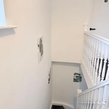 Homestay Stunning Near Shopping And Centres *