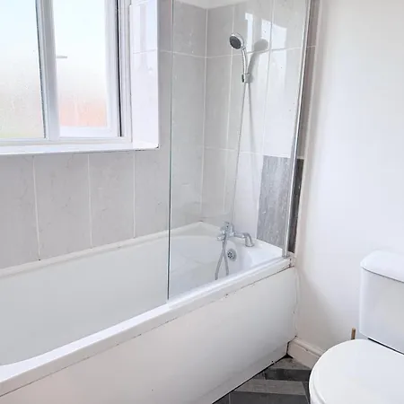 Stunning Near Shopping And Centres Leeds (West Yorkshire)