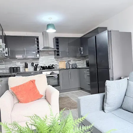 Stunning Near Shopping And Centres * Leeds (West Yorkshire)