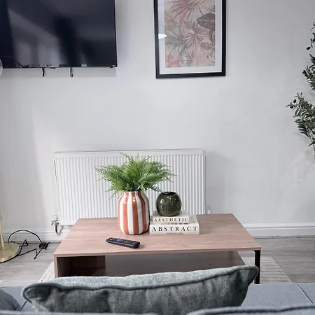 Stunning Near Shopping And Centres * Leeds (West Yorkshire)